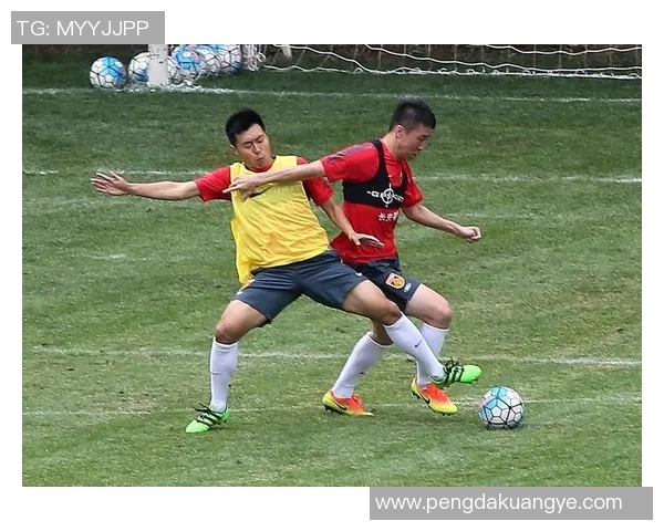 深圳足球队耐力变革引发热议探索新战术与训练模式的结合 深圳足球队耐力变革引发热议探索新战术与训练模式的结合